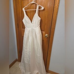BRAND NEW, NEVER WORN Lulu's Classic White V-Neck Wedding Dress